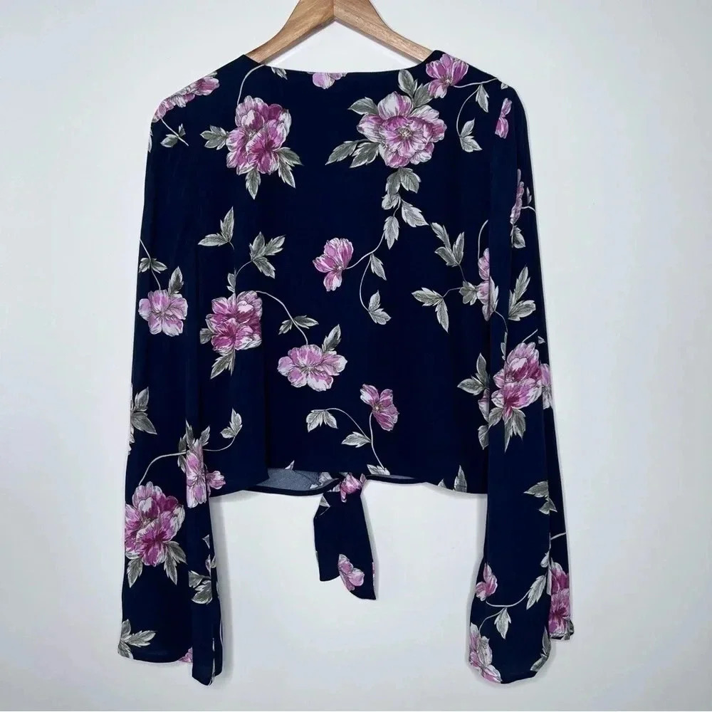 Cupcakes & Cashmere Floral Jerome Bell Sleeve Blouse Size Small - Picture 6 of 11